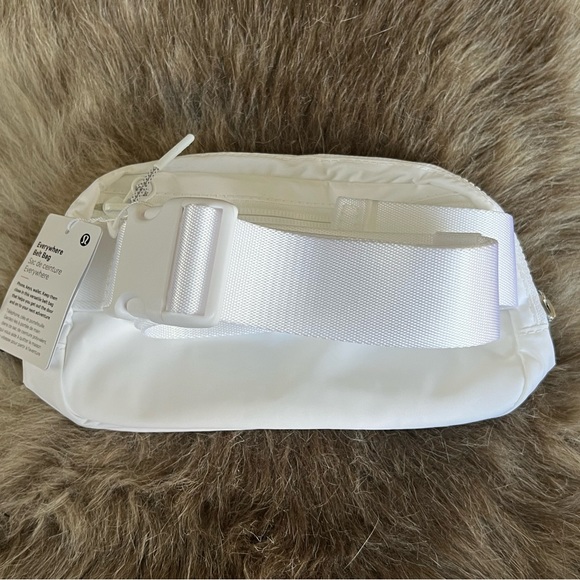 Lululemon 🦄 TRUE WHITE Everywhere Belt Bag Ext Strap NWT VERY RARE - Picture 14 of 15